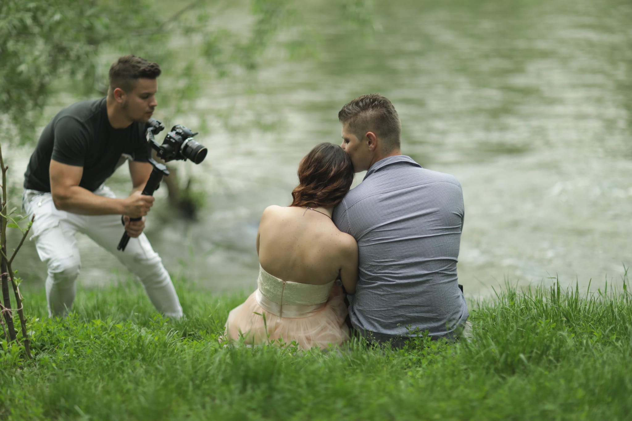 Cum Alegi Echipă Foto-Video pentru Nunta Ta: Inima din Spatele Obiectivului